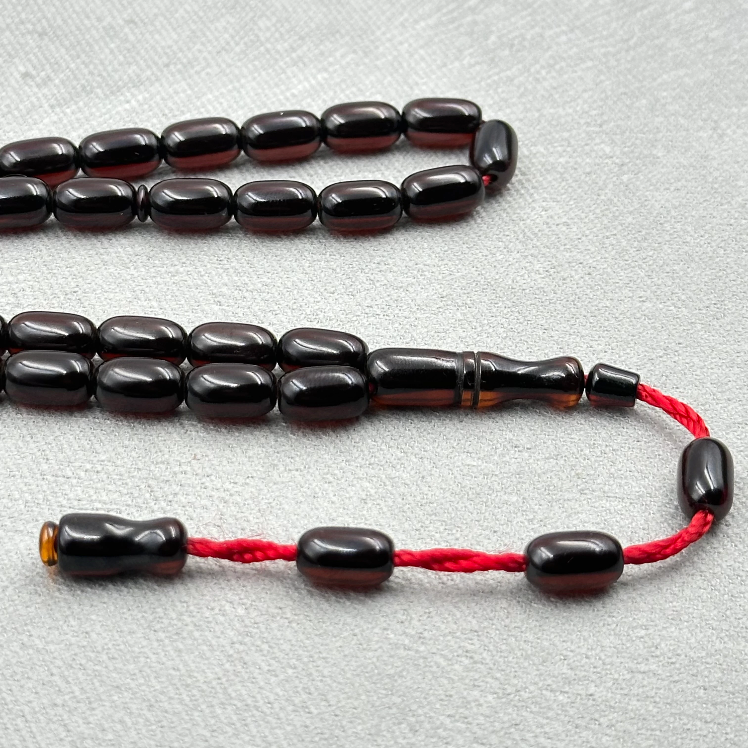 Kızıl Siyah Tonlu Parlak Kapsül Kesim Sıkma Kehribar Tespih